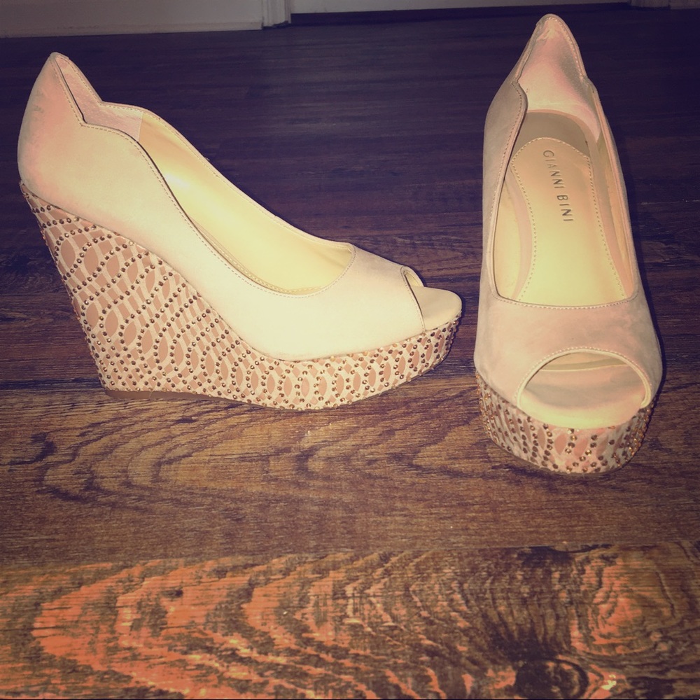Gianni Bini Tan Wedge Heel Peep Toe Size 6.5